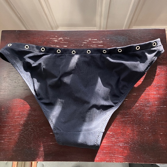 SHAN BLACK BIKINI SET WITH GROMMETS - Picture 14 of 16